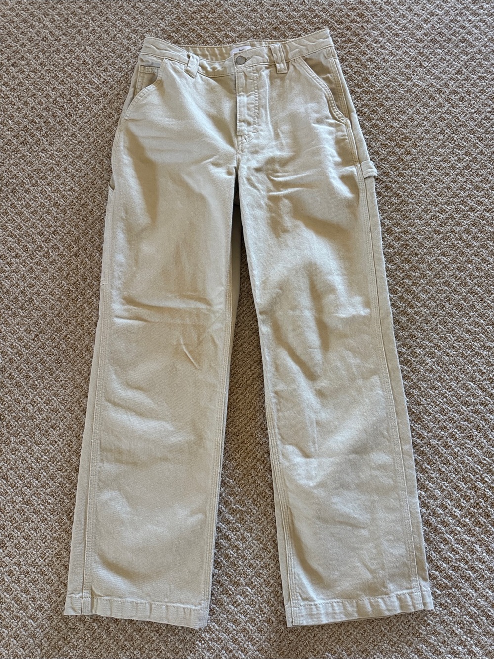Women’s Aritzia TNA cream cargo style pants straight leg sz 2 Nice!